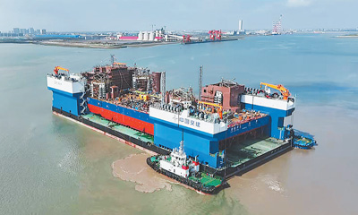 世纪注册：全球最大江海移动船坞完成出海运输任务